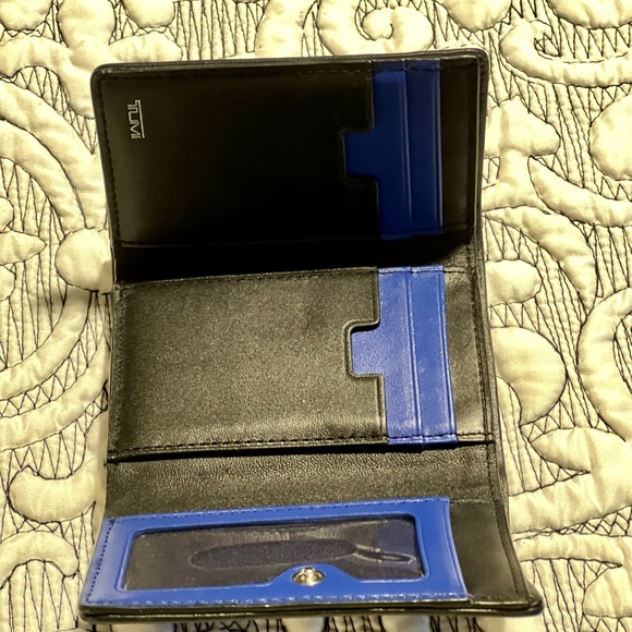 EUC Black TUMI RFD Travel Wallet - Picture 5 of 6